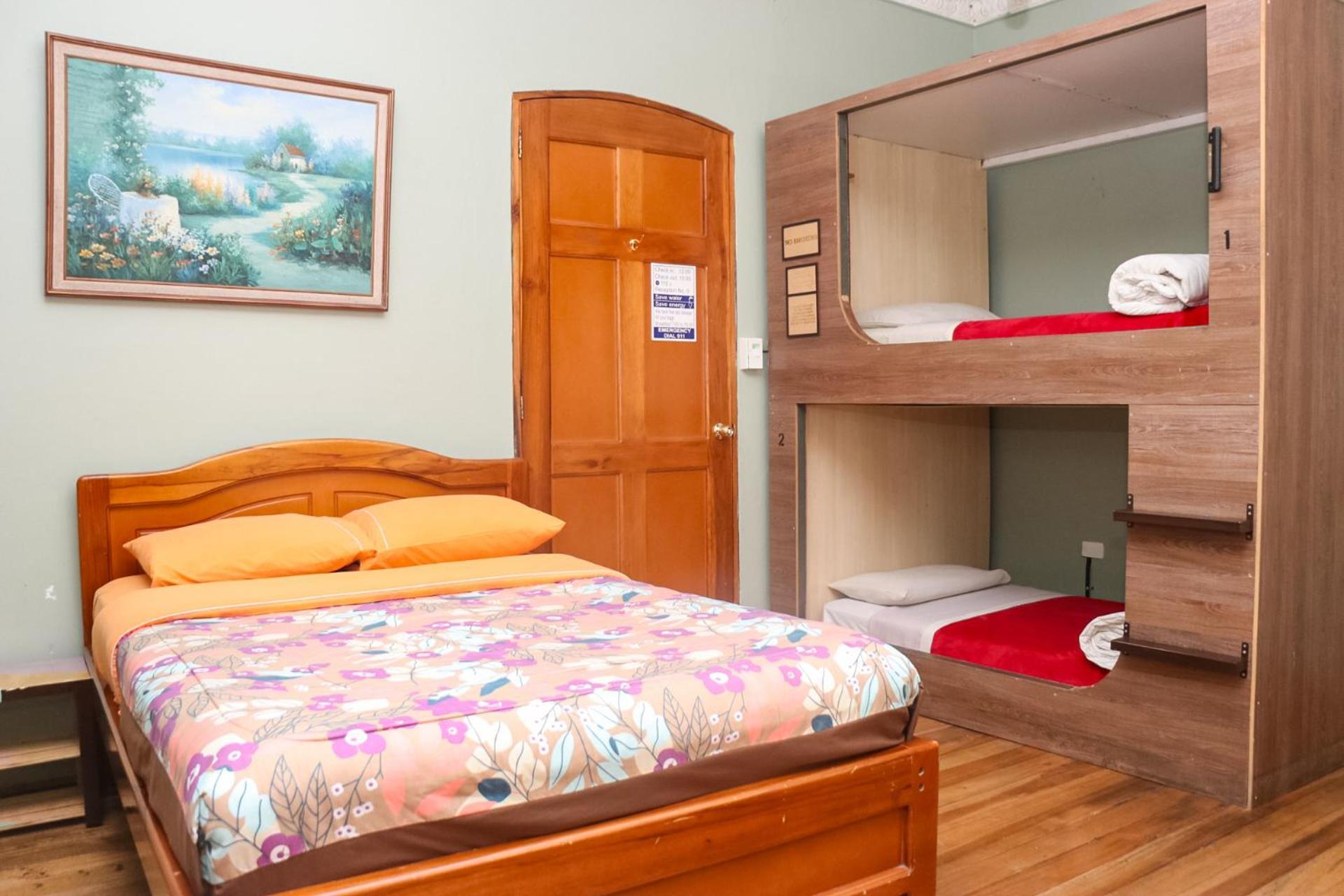 Economy Quadruple Room with Shared Bathroom